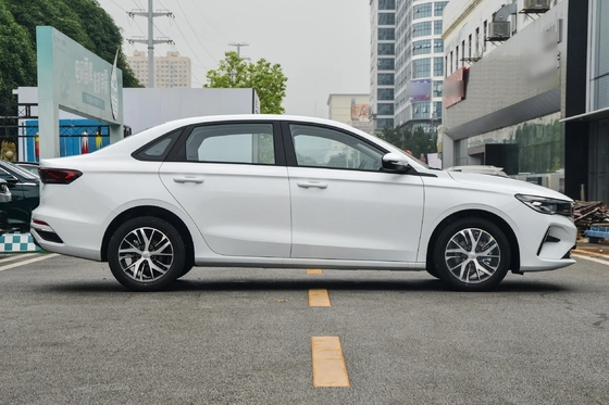 2024 지일리 엠그랜드 HIP 1.5TD-DHT 프로 가솔린 자동차 다중 링크 후방 서스펜션 EV 범위