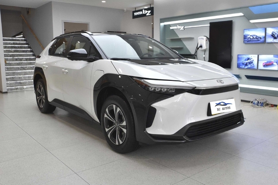 2023 도요타 Bz4X 장거리 전기 자동차 SUV 후면 카메라와 전기 사용