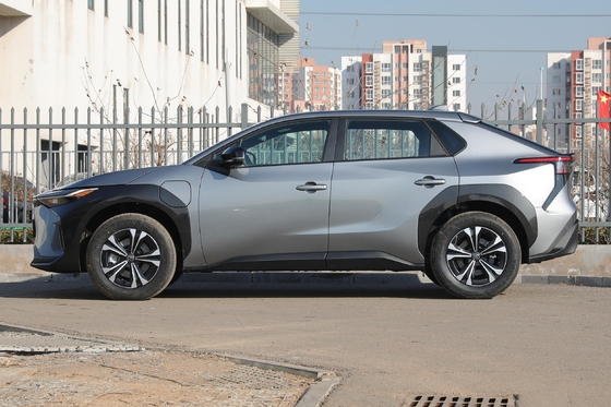 2023 도요타 Bz4X 장거리 전기 자동차 SUV 후면 카메라와 전기 사용