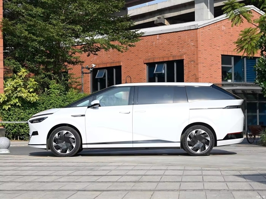 다기능 스티어링 휠 2023 Xpeng X9 유로 VI 4WD 7 좌석 MPV 전기 자동차