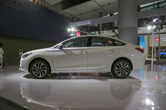 큰 가치 Changang EADO EV 460 전기 자동차 EV 세단 5 문 5 좌석 카시 구조