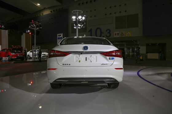 큰 가치 Changang EADO EV 460 전기 자동차 EV 세단 5 문 5 좌석 카시 구조