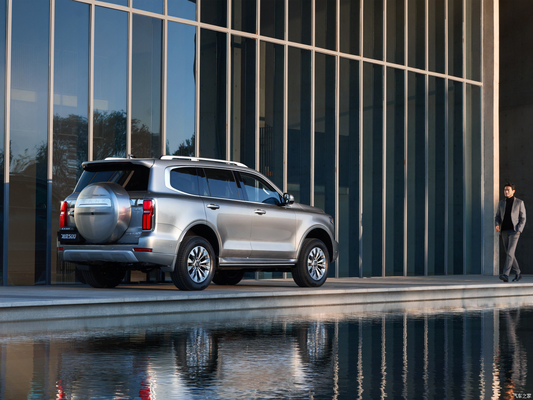 큰 가치 가죽 좌석 큰 벽 탱크 500 연료 SUV 오프로드 차량 R18 타이어 크기