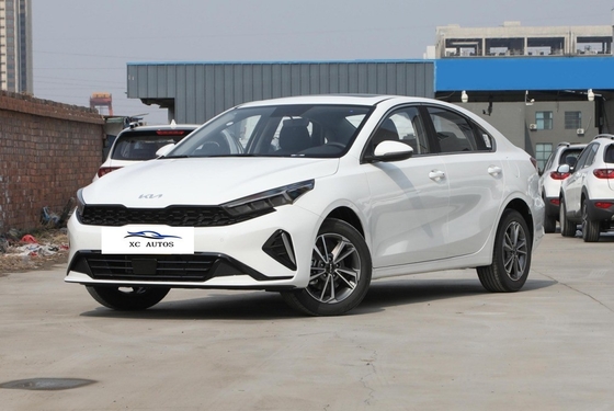 1.5L 화이트 기아 K3 2024 컴팩트 자동차 가솔린 헤드라이트 온라인 구매