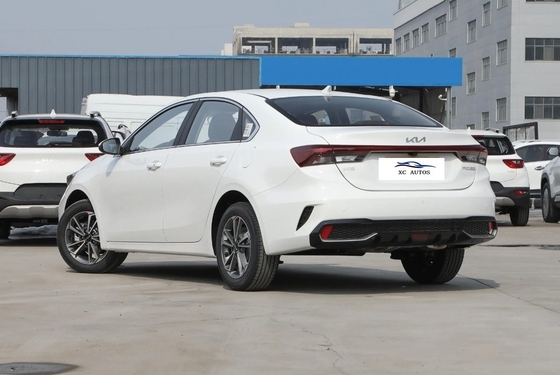 1.5L 화이트 기아 K3 2024 컴팩트 자동차 가솔린 헤드라이트 온라인 구매