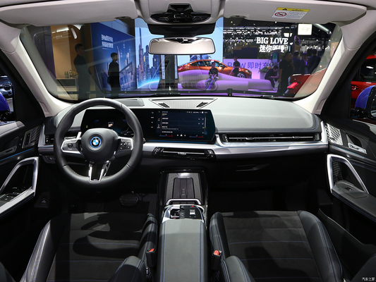 전기 스티어링 시스템과 맥퍼슨 전면 서스펜션 IX1 EV 컴팩트 SUV 스포츠카