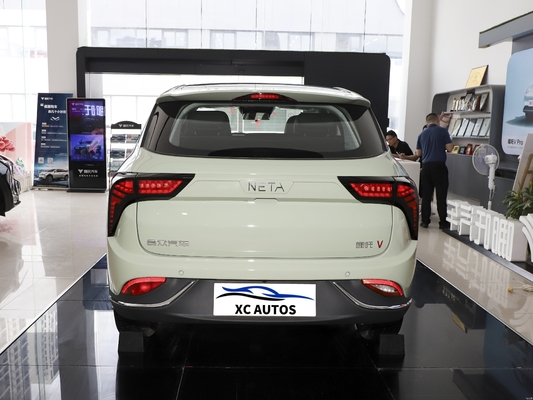 2023 Neta V Rhd 자동차 EV SUV 큰 공간과 5 좌석 맥퍼슨 전면 서스펜션